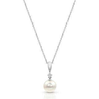 White gold pendant with single pearl with diamond accent