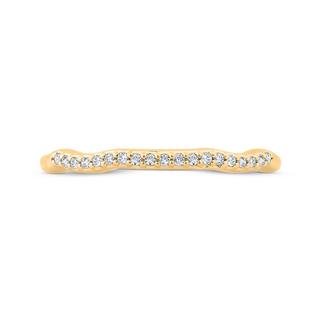 Diamond wedding band in yellow gold